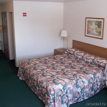 Budget Host Inn & Suites North Branch Chambre photo
