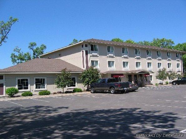 Budget Host Inn & Suites North Branch Extérieur photo